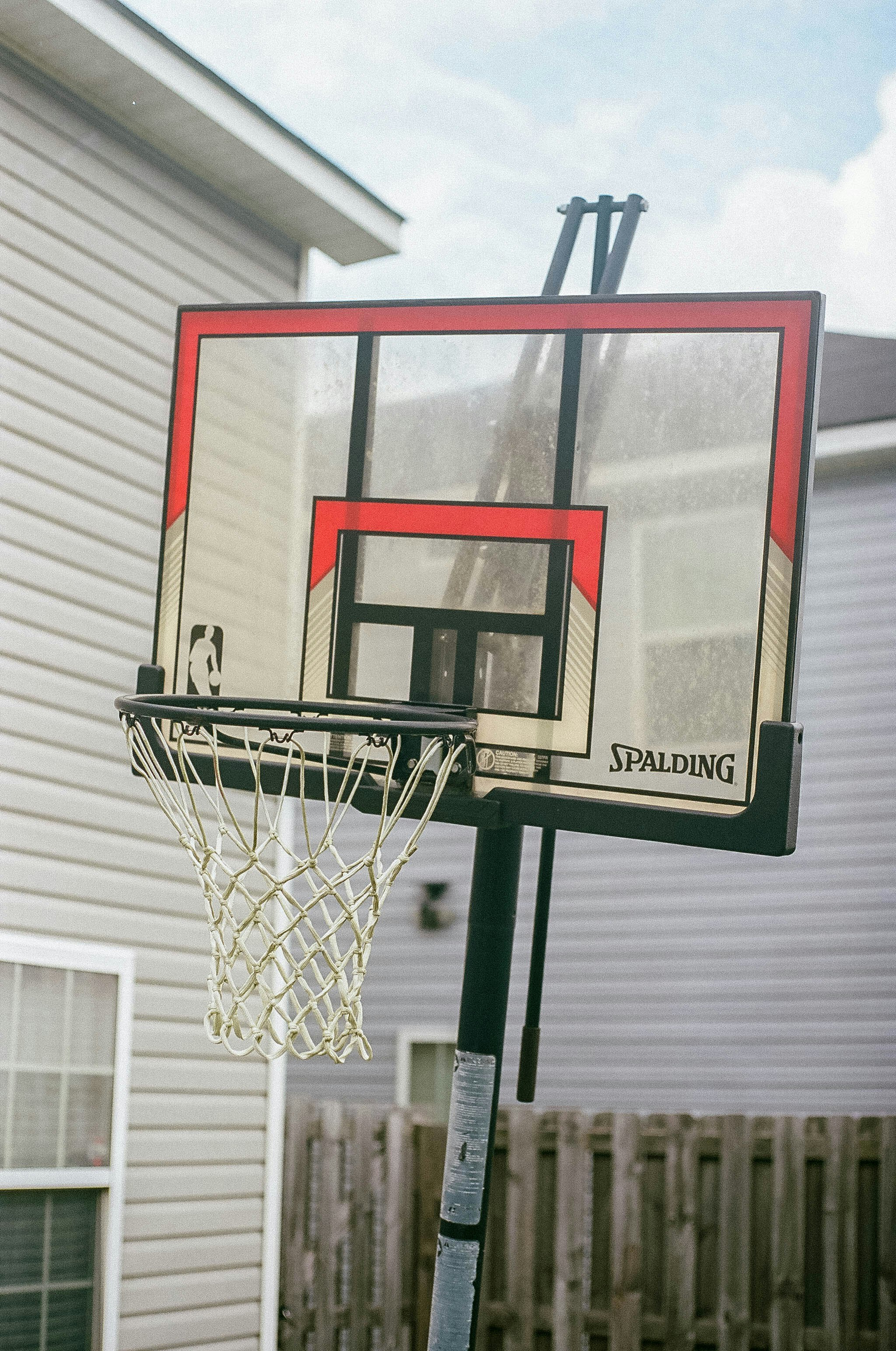 white and black basketball hoop